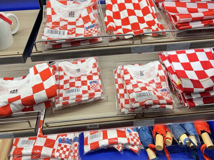 Elevating Souvenir Merchandise: Zagreb Airport’s Organic AOP Tees